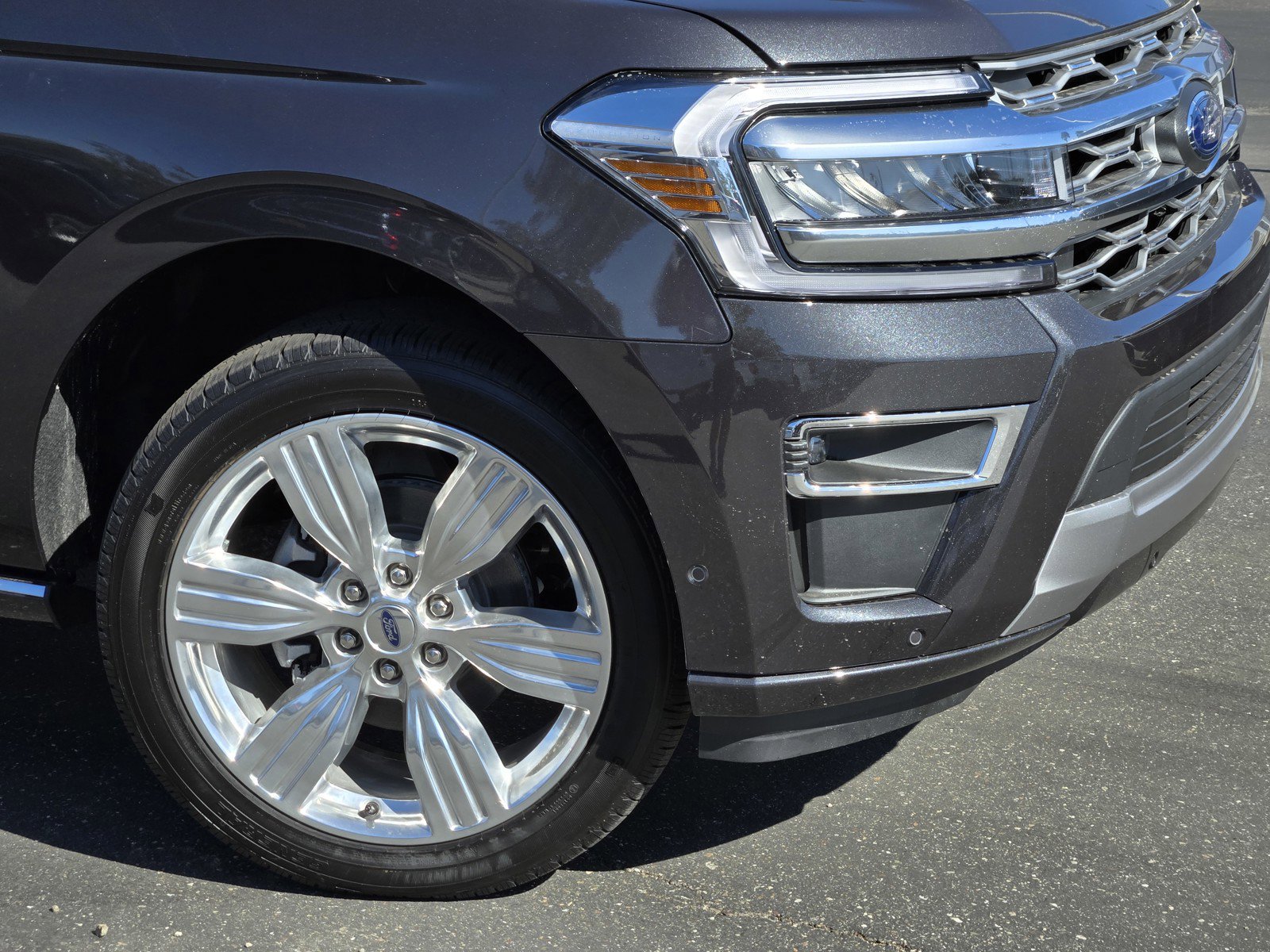 The 2024 Ford Expedition Platinum offers premium power, first‑class  comfort, and room for the whole family 👨\u200d👩\u200d👧\u200d👦 For a limited time, save  $13,324 off MSRP 💰 Upgrade your family's ride to true, image size:1600x1200