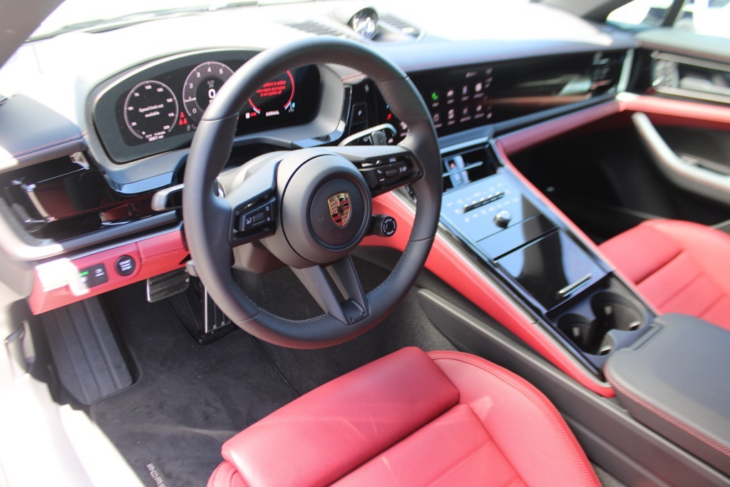 2025 Porsche Panamera 4 photo 4