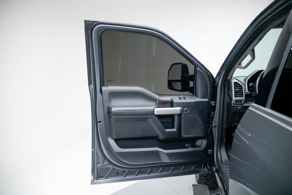 2021 Ford F-350 Lariat photo 4