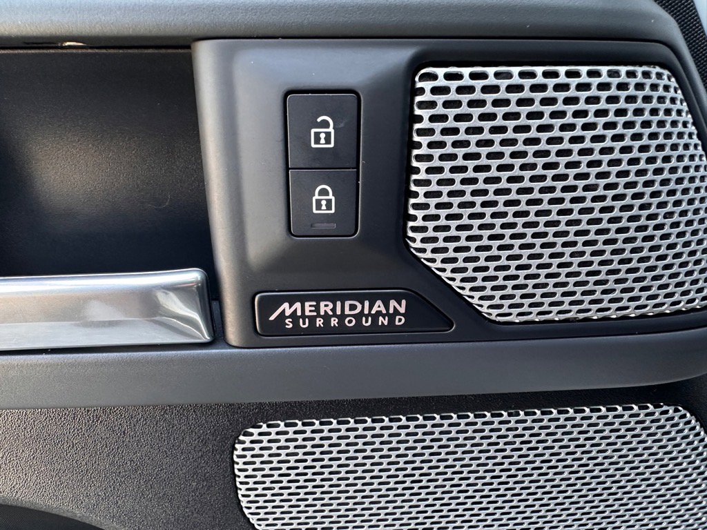 2023 Land Rover Defender 130 X-Dynamic SE photo 16