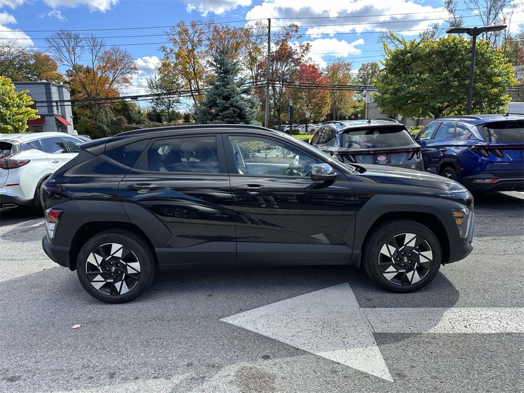 2025 Hyundai Kona SEL photo 2