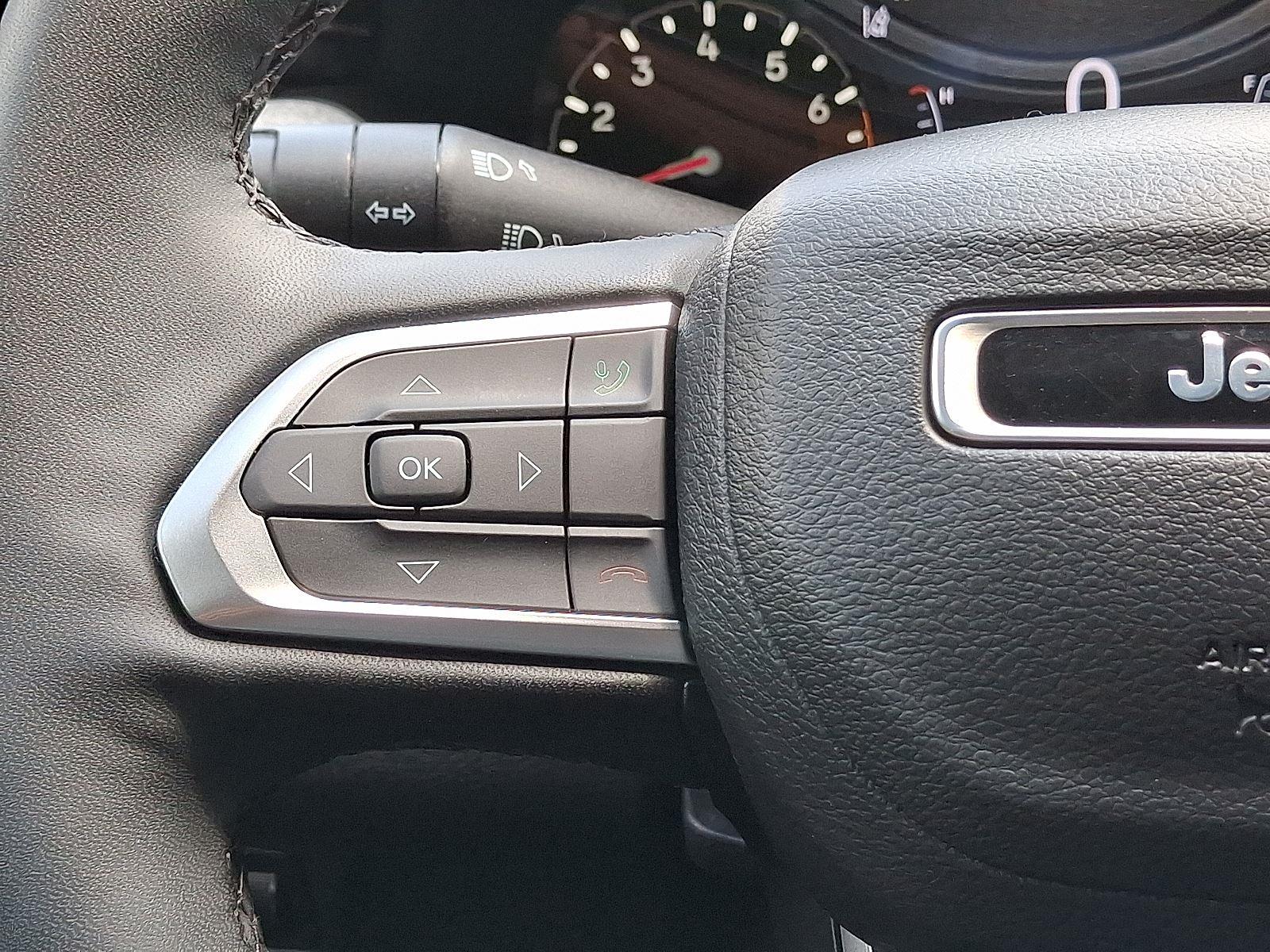 2023 Jeep Compass Latitude Lux photo 17