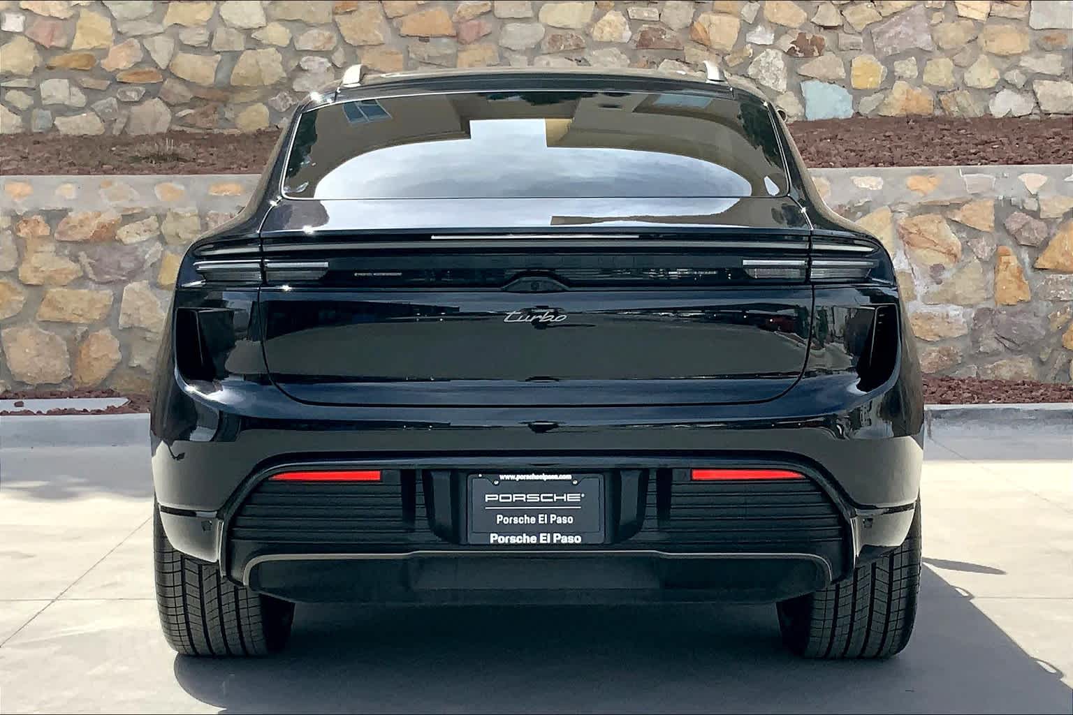 2025 Porsche Macan Electric Turbo photo 6