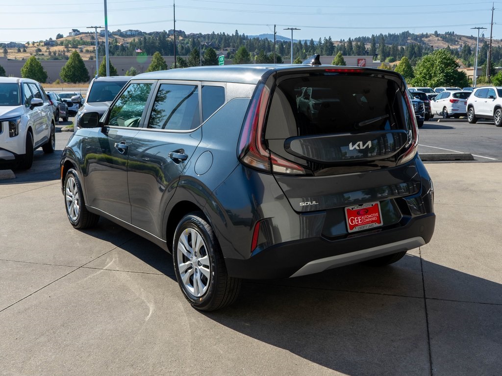 2025 Kia Soul LX photo 2