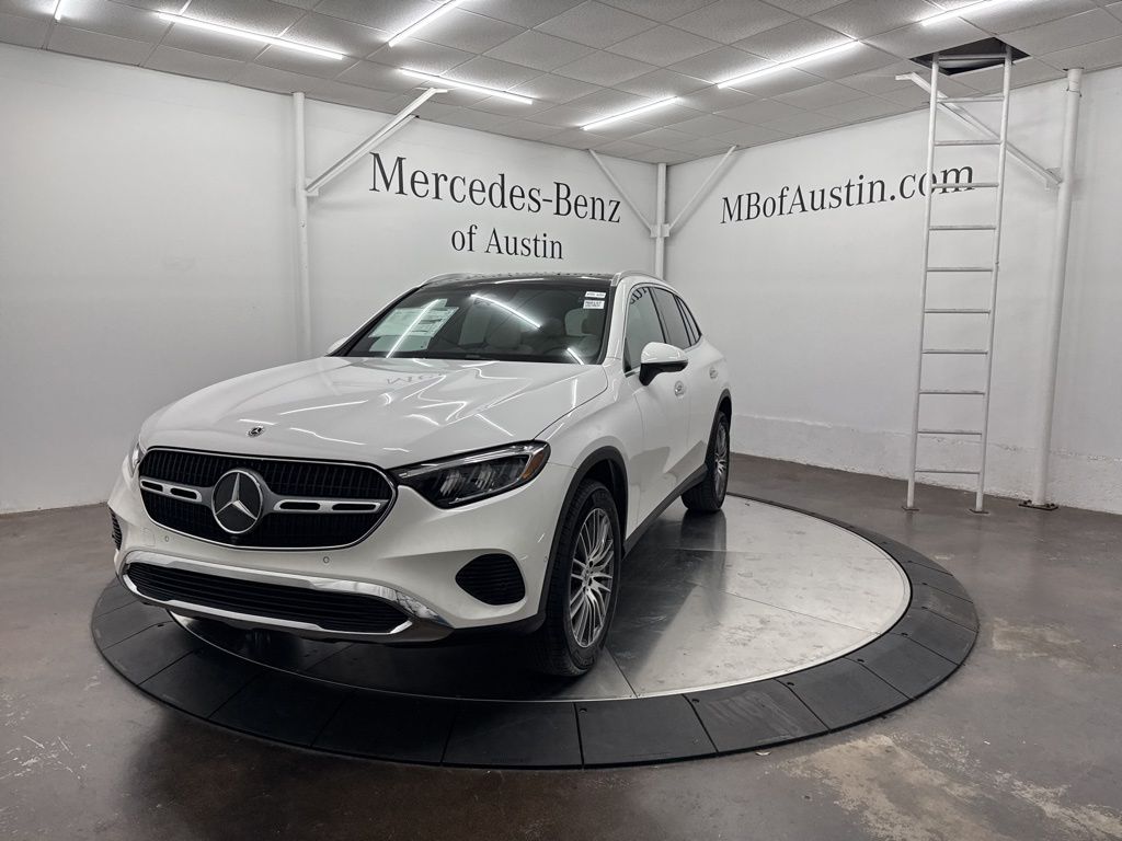 2026 Mercedes Benz GLC 300 photo 3