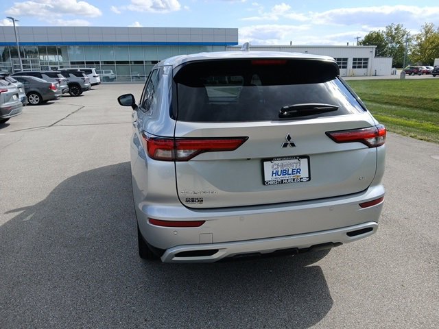 2024 Mitsubishi Outlander SE Black Edition photo 3
