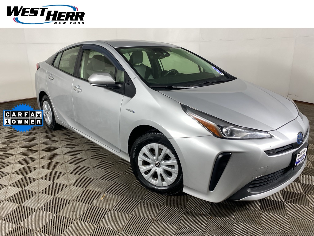 2019 Toyota Prius L Eco's photo
