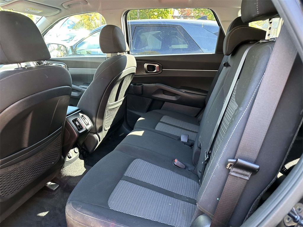 2023 Kia Sorento LX photo 4