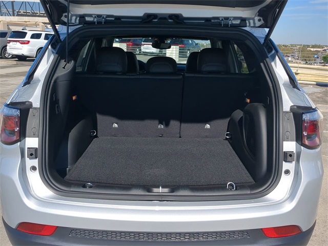 2025 Jeep Compass North Edition Latitude photo 11
