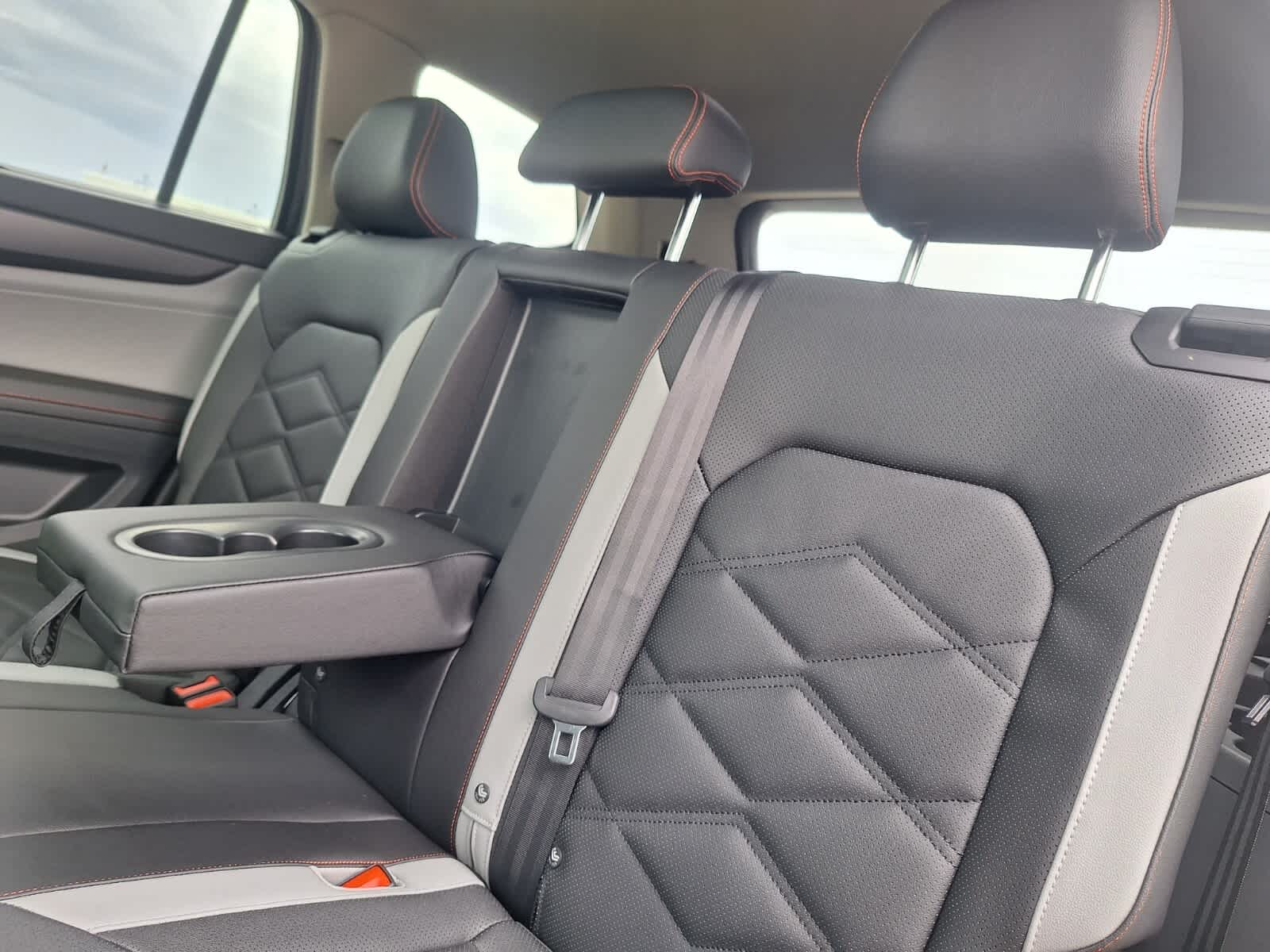 2025 Volkswagen Atlas Peak Edition SE photo 21
