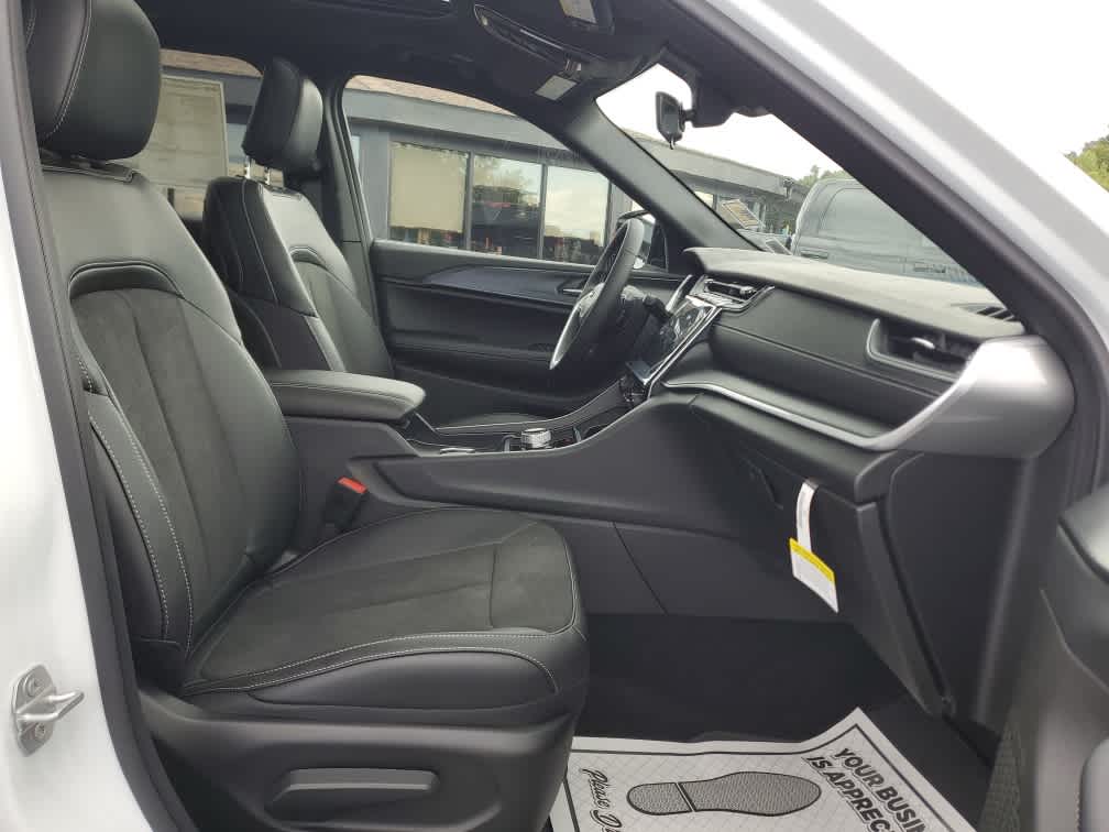 2025 Jeep Grand Cherokee Altitude X photo 23