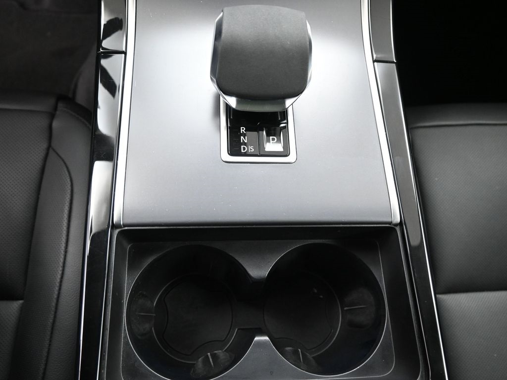 2024 Land Rover Range Rover Velar SE photo 10
