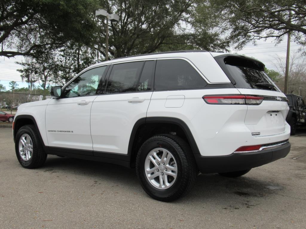 2025 Jeep Grand Cherokee Laredo photo 4