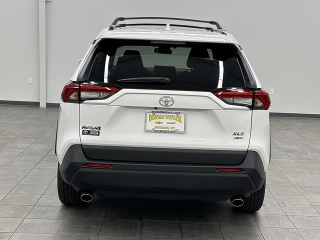2024 Toyota RAV4 XLE photo 3