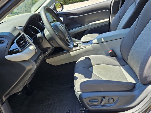 2023 Toyota Camry LE photo 4