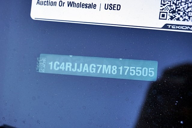 Used 2021 Silver Jeep Altitude image 36