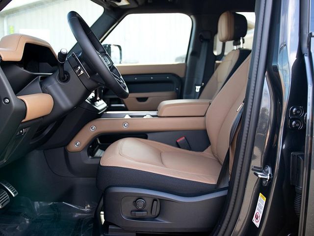 2025 Land Rover Defender 110 V8 photo 17