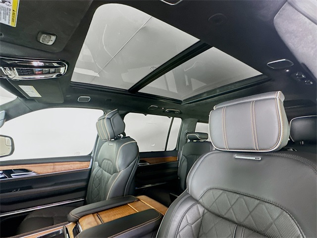 2024 Jeep Wagoneer L Series III photo 21
