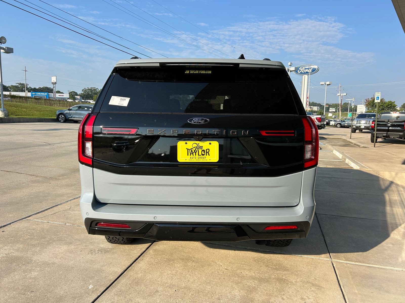 2025 Ford Expedition photo 7