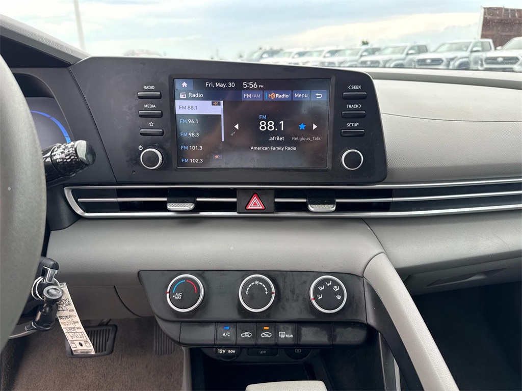 2024 Hyundai Elantra SE photo 21