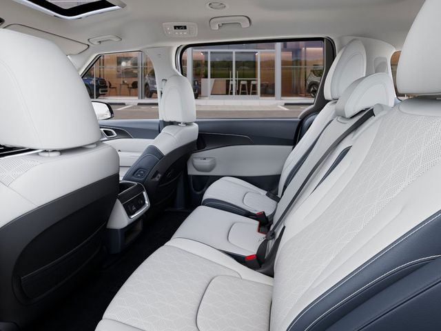 2026 Kia Carnival SX photo 18