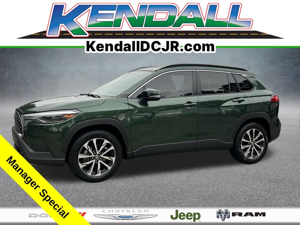 2022 Toyota Corolla Cross XLE's photo