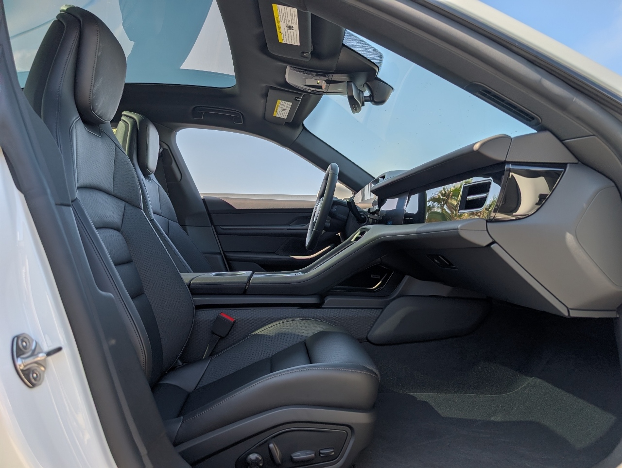 2026 Porsche Taycan 4 photo 16