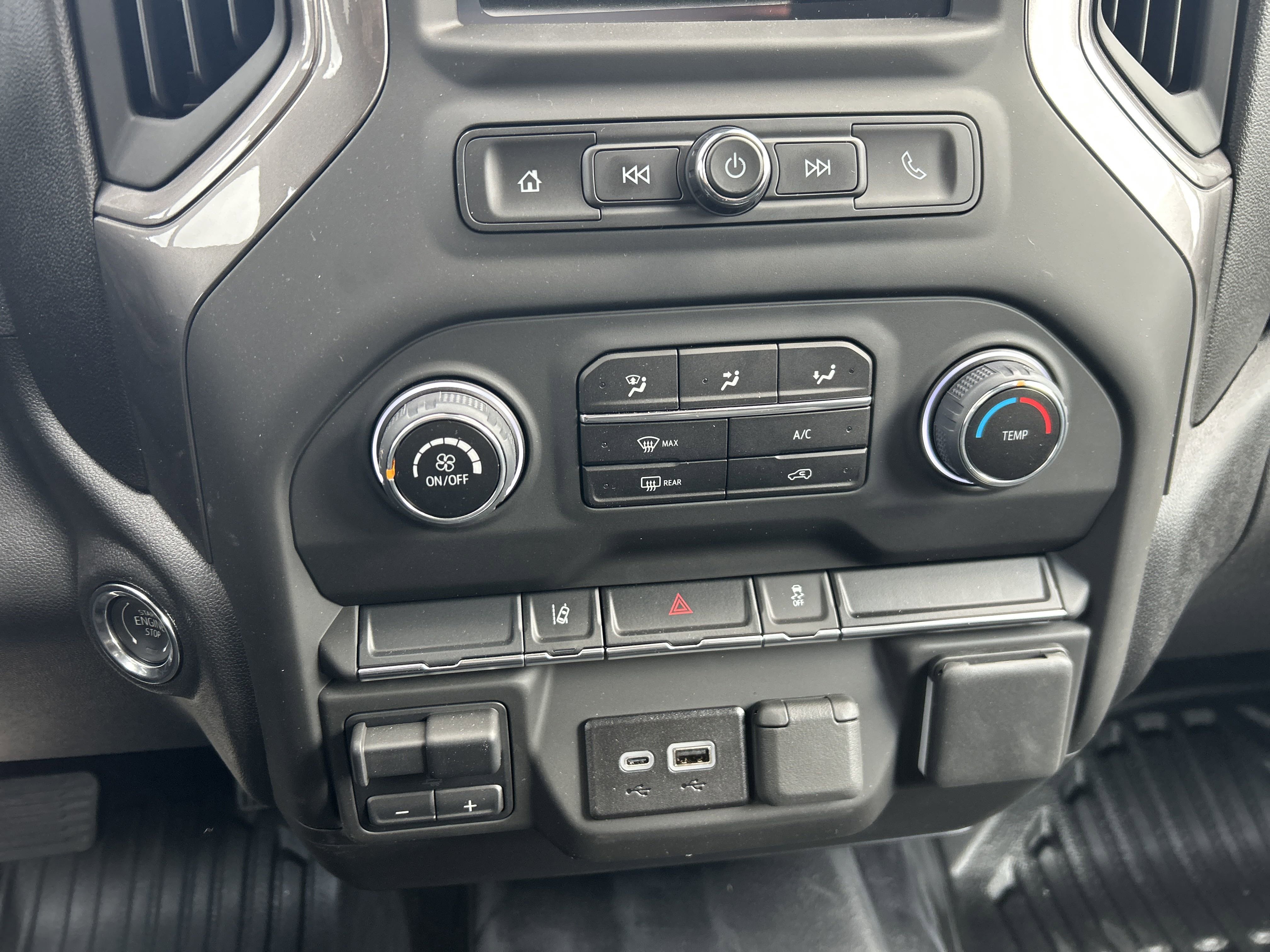 2025 Chevrolet Silverado 3500HD photo 4