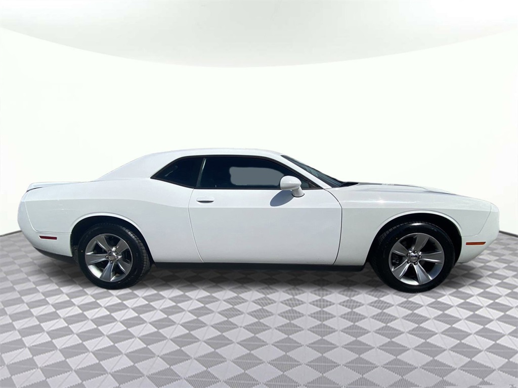 2019 Dodge Challenger SXT photo 2