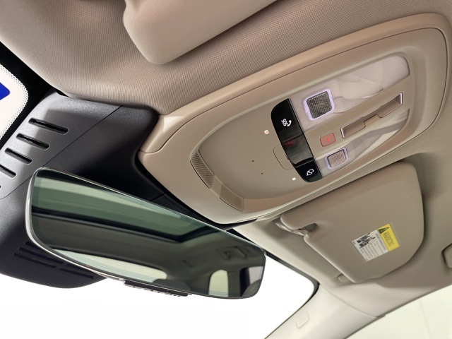 2026 Volvo XC60 Hybrid T8 photo 25
