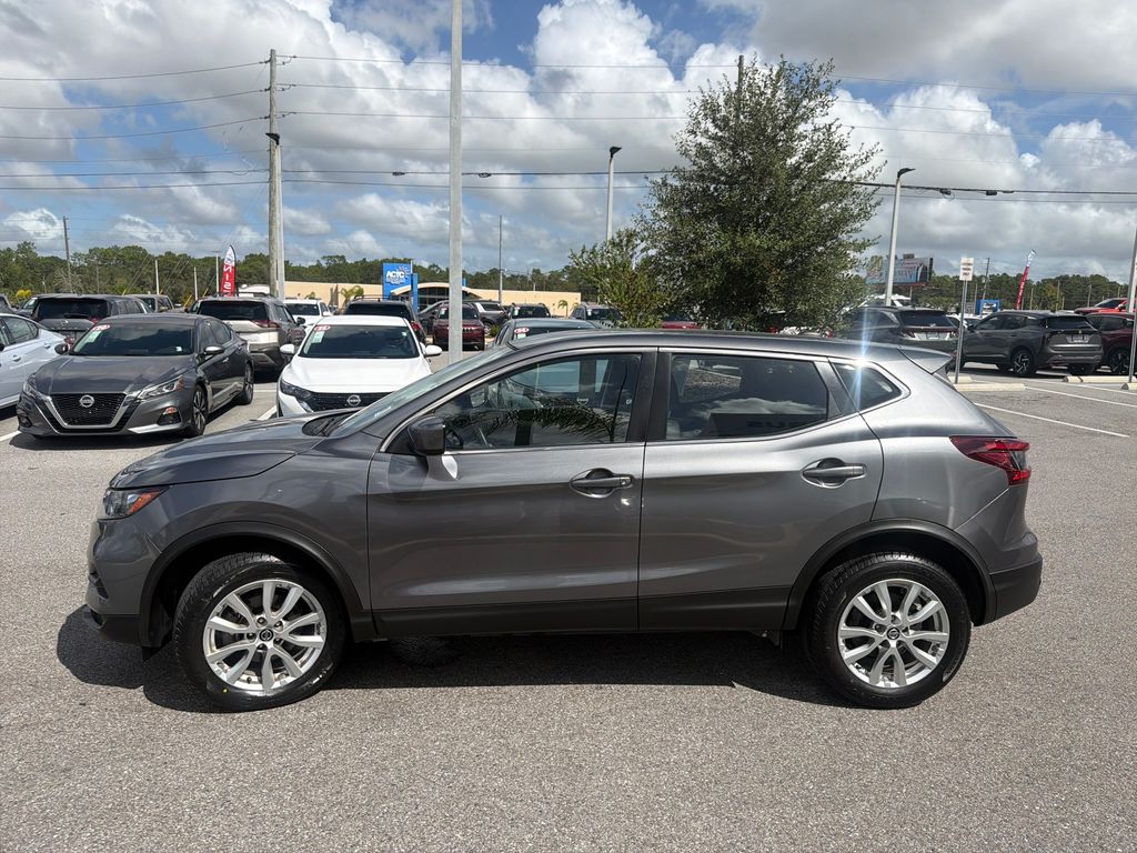 2022 Nissan Rogue Sport S photo 3