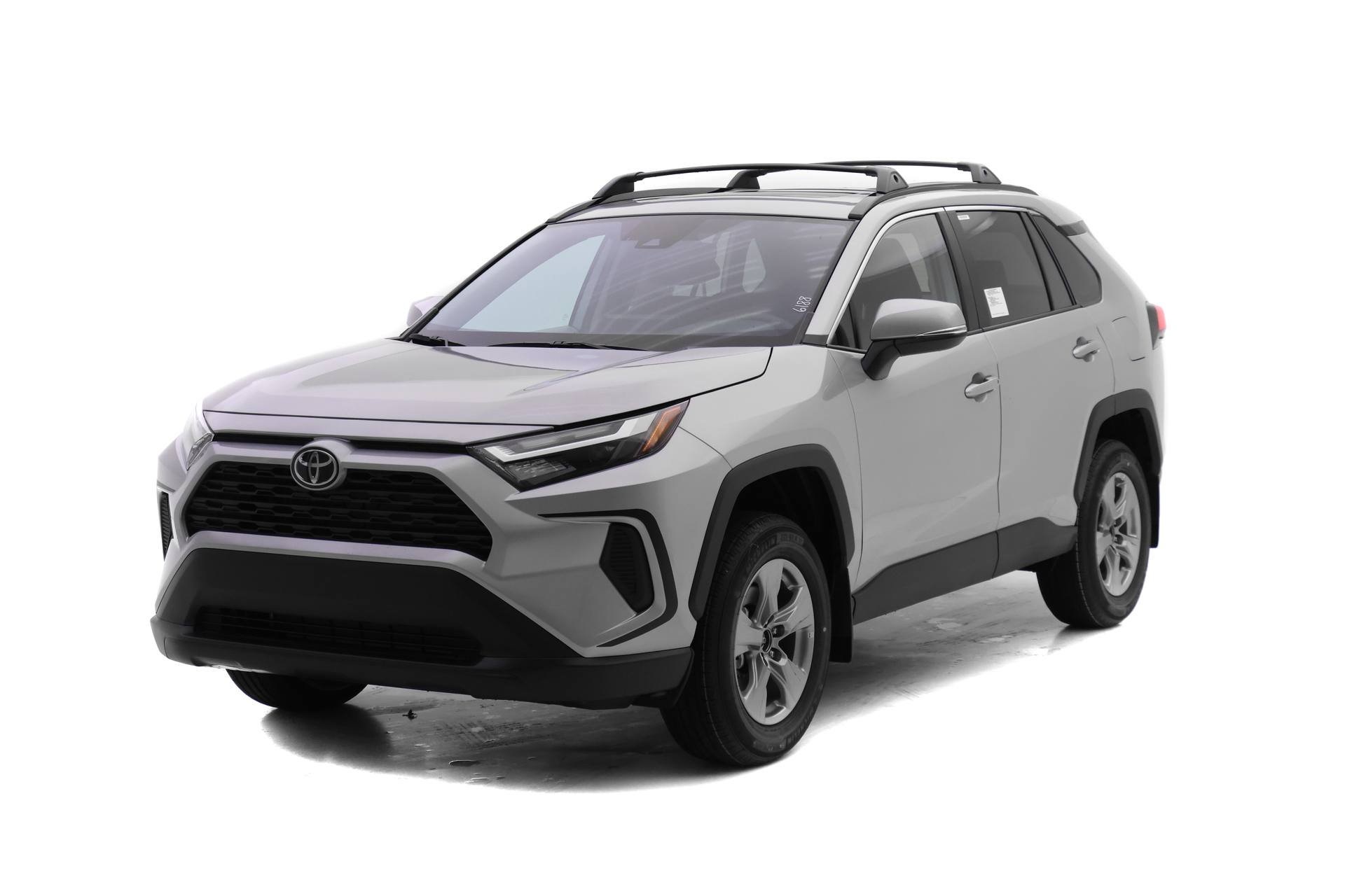 2025 Toyota RAV4 XLE's photo