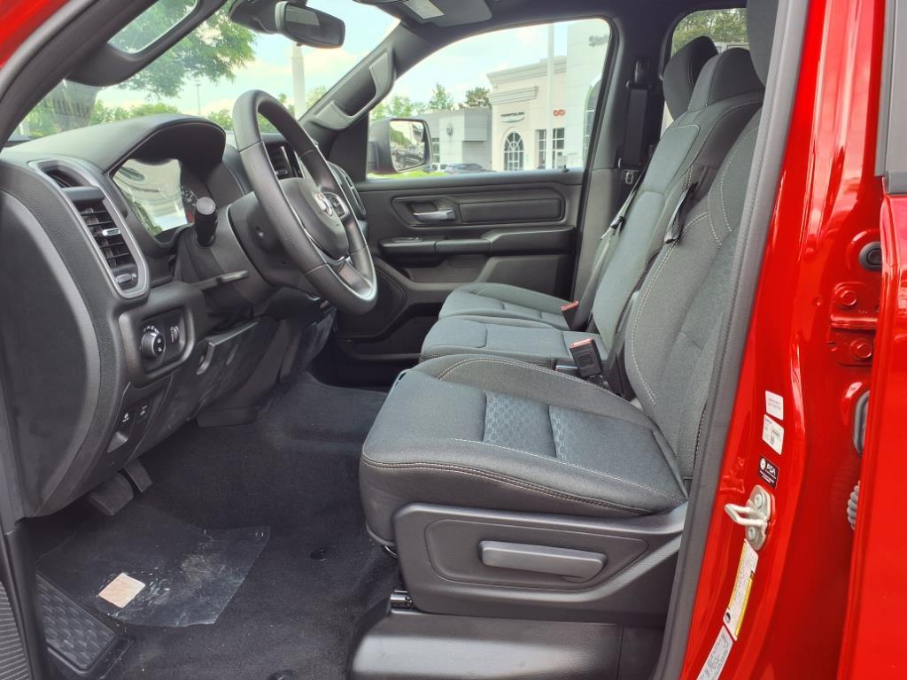 2025 Ram 1500 Tradesman photo 3