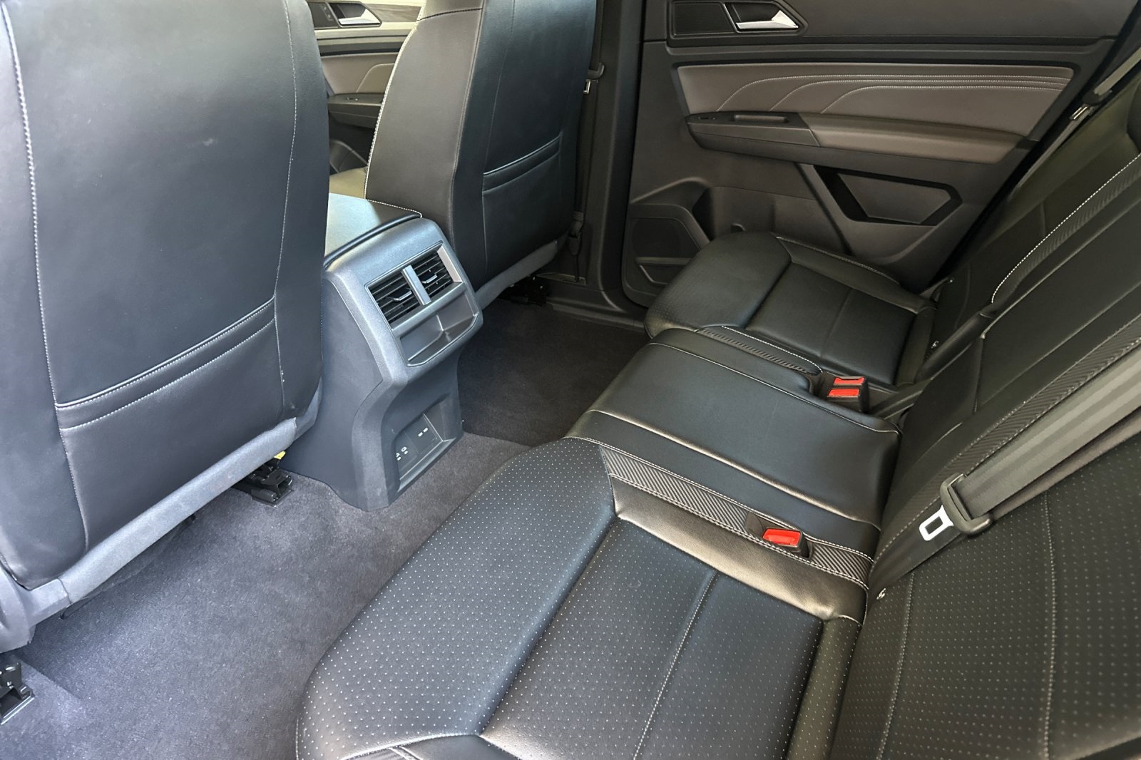 2022 Volkswagen Atlas Cross Sport V6 SE Technology photo 12