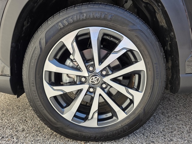 2022 Toyota Corolla Cross XLE photo 21