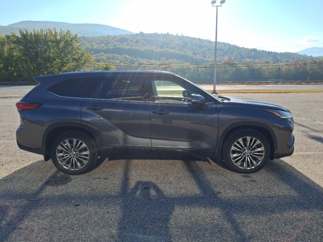 2020 Toyota Highlander Platinum photo 2