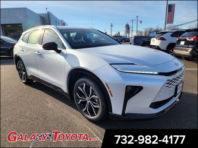 2025 Toyota Crown Signia XLE's photo