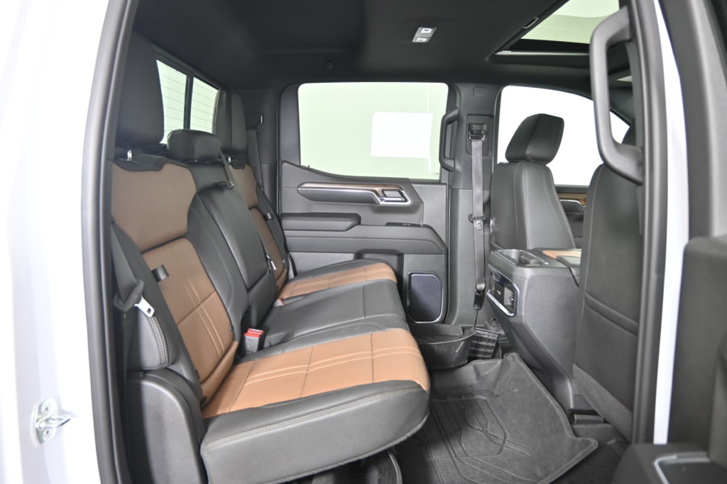 2023 Chevrolet Silverado 1500 High Country photo 14