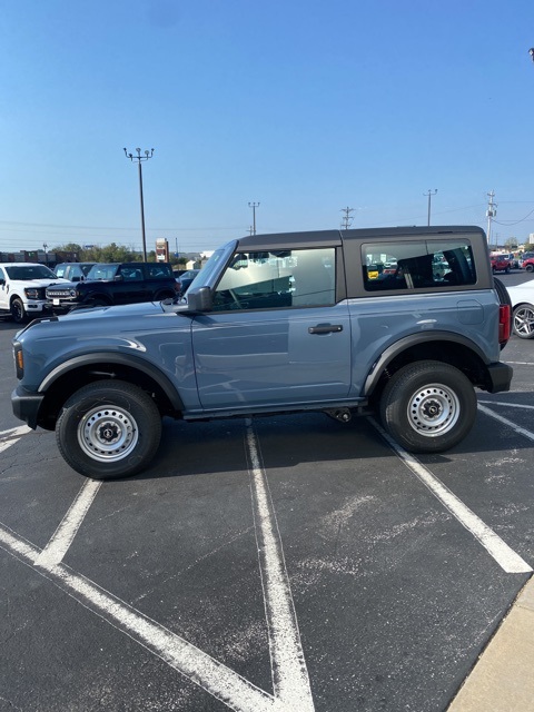 2025 Ford Bronco Base photo 4
