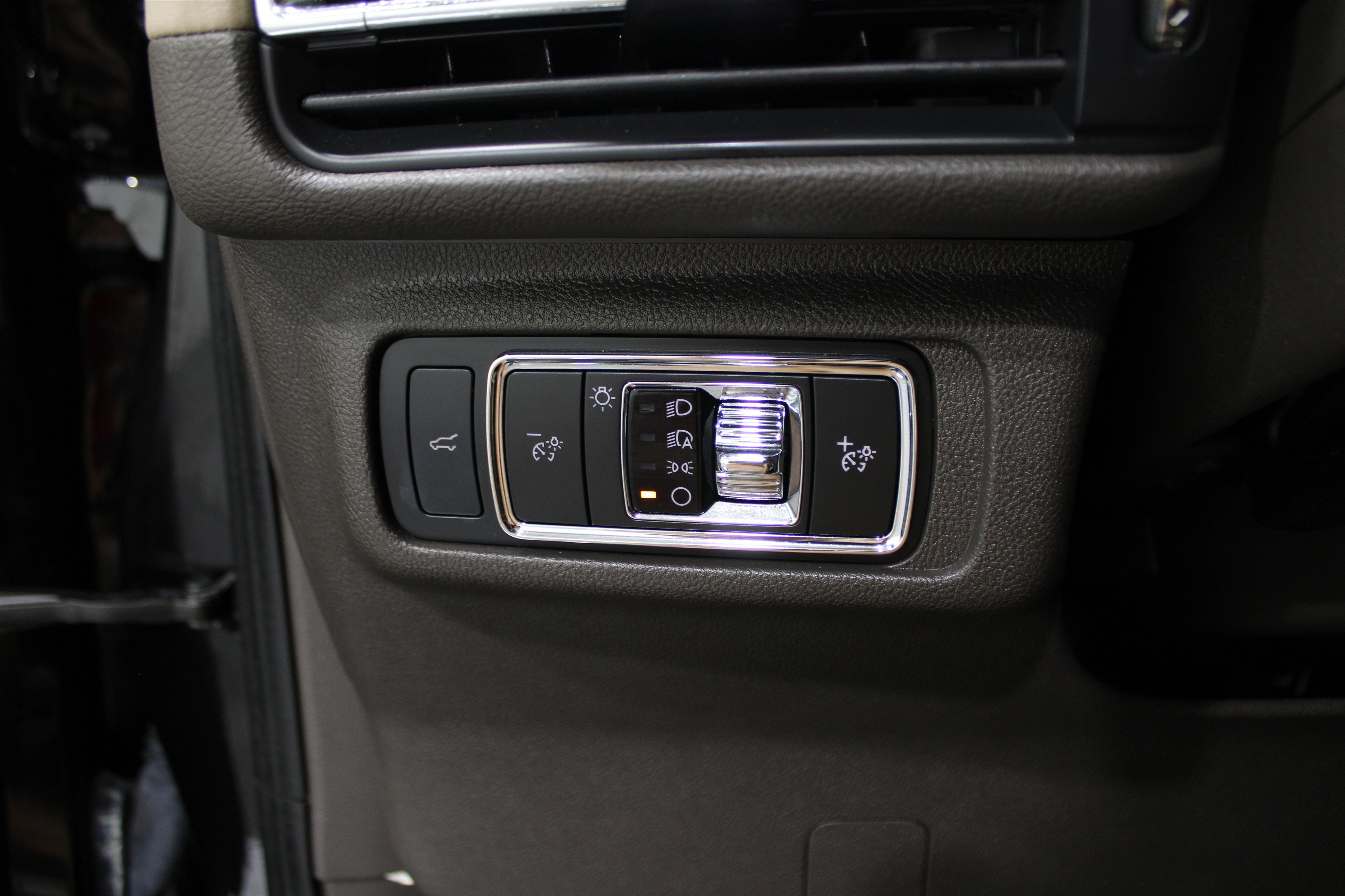 2022 Lincoln Corsair Standard photo 6