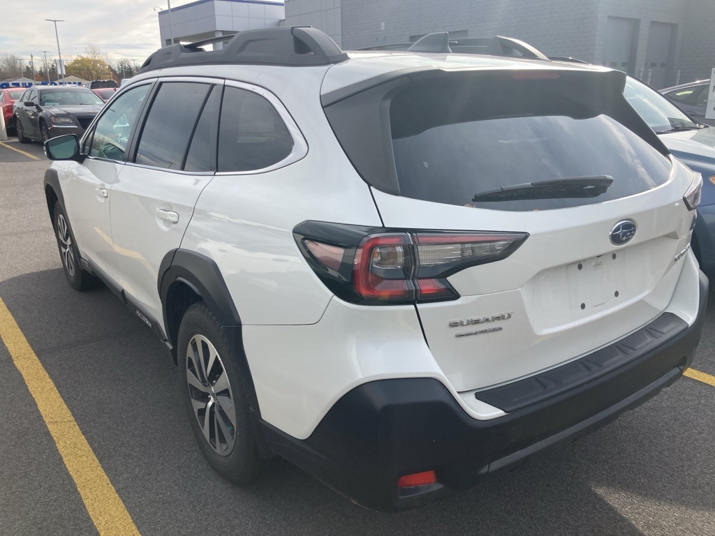 2023 Subaru Outback Premium photo 2