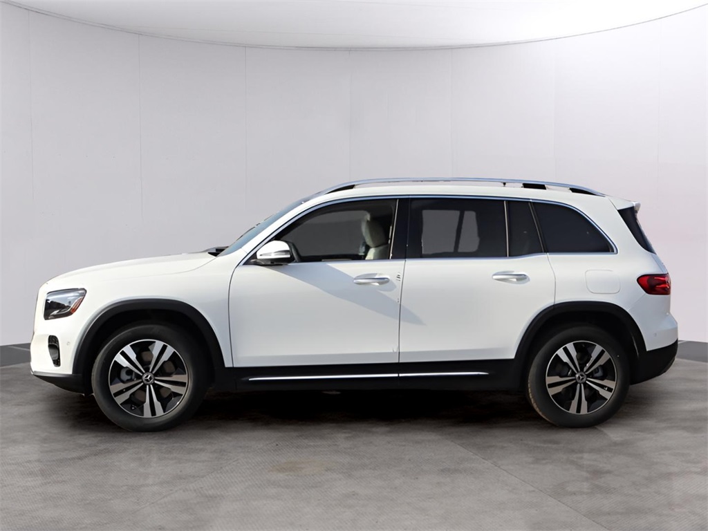 2026 Mercedes Benz GLB 250 4MATIC photo 4