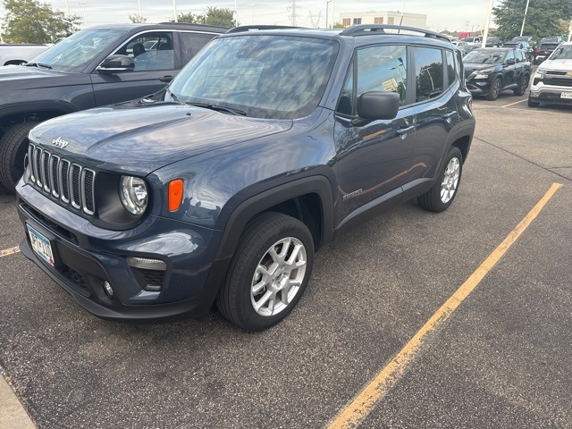 Certified 2022 Jeep Renegade Latitude with VIN ZACNJDB18NPN83304 for sale in Shakopee, Minnesota