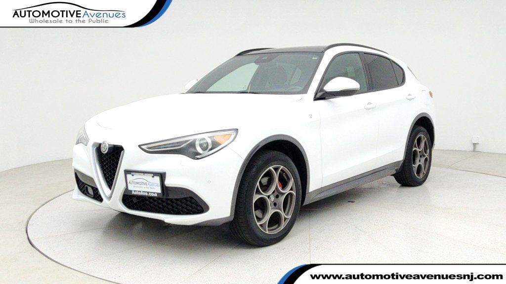2022 Alfa Romeo Stelvio Ti's photo
