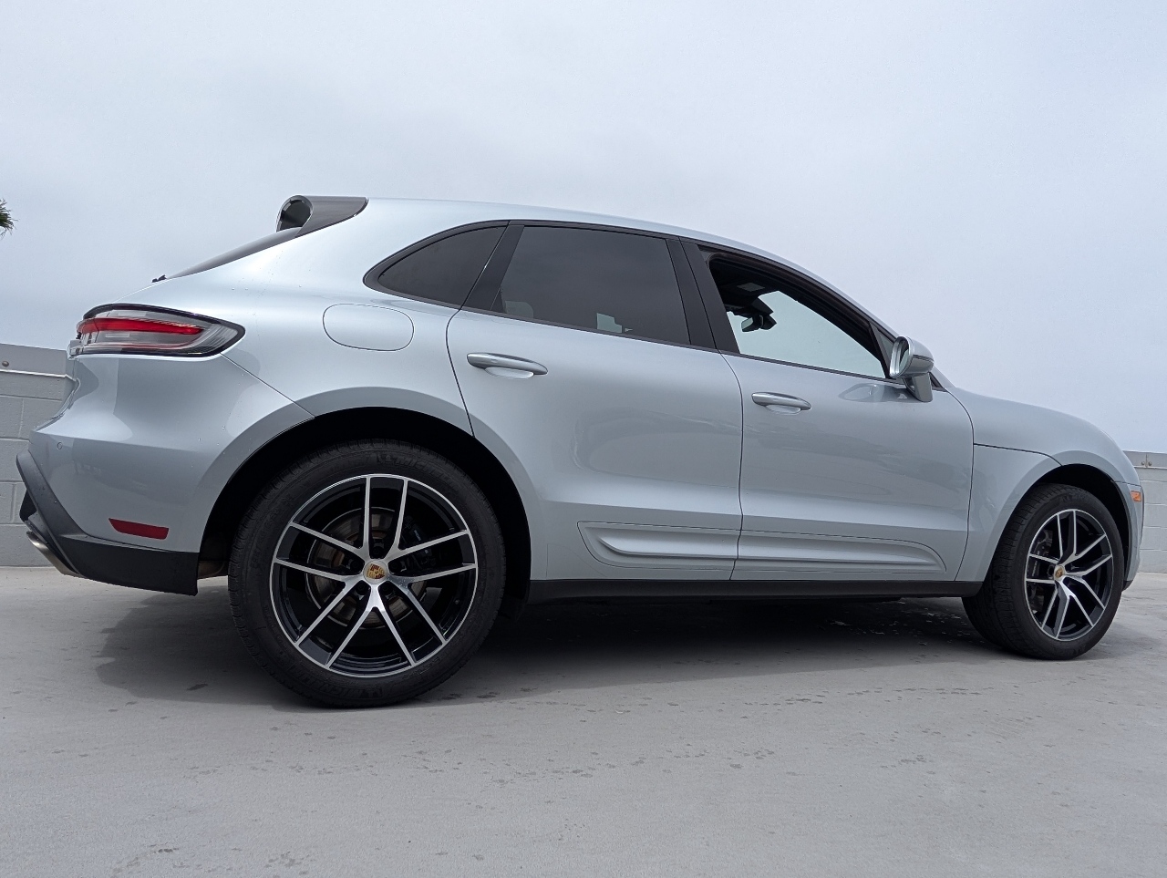 2023 Porsche Macan T photo 24
