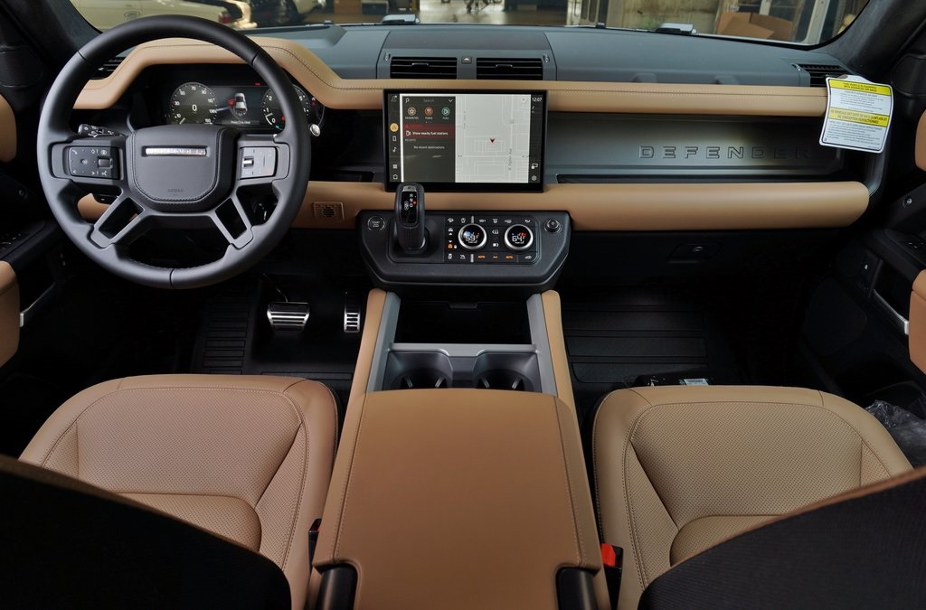 2025 LAND ROVER DEFENDER - Image 8