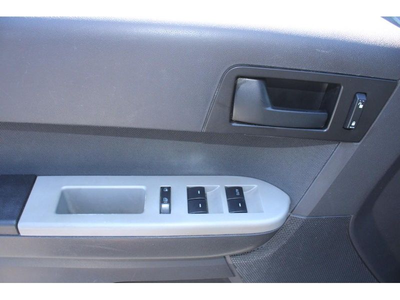 2011 Ford Escape XLT photo 6