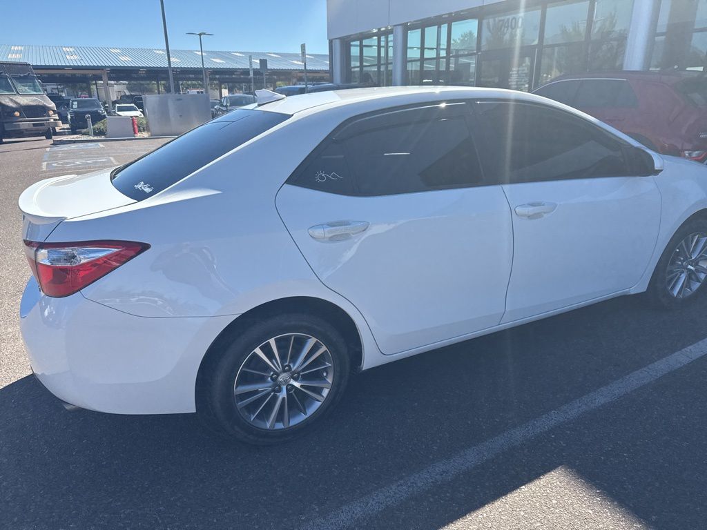 2015 Toyota Corolla LE photo 9