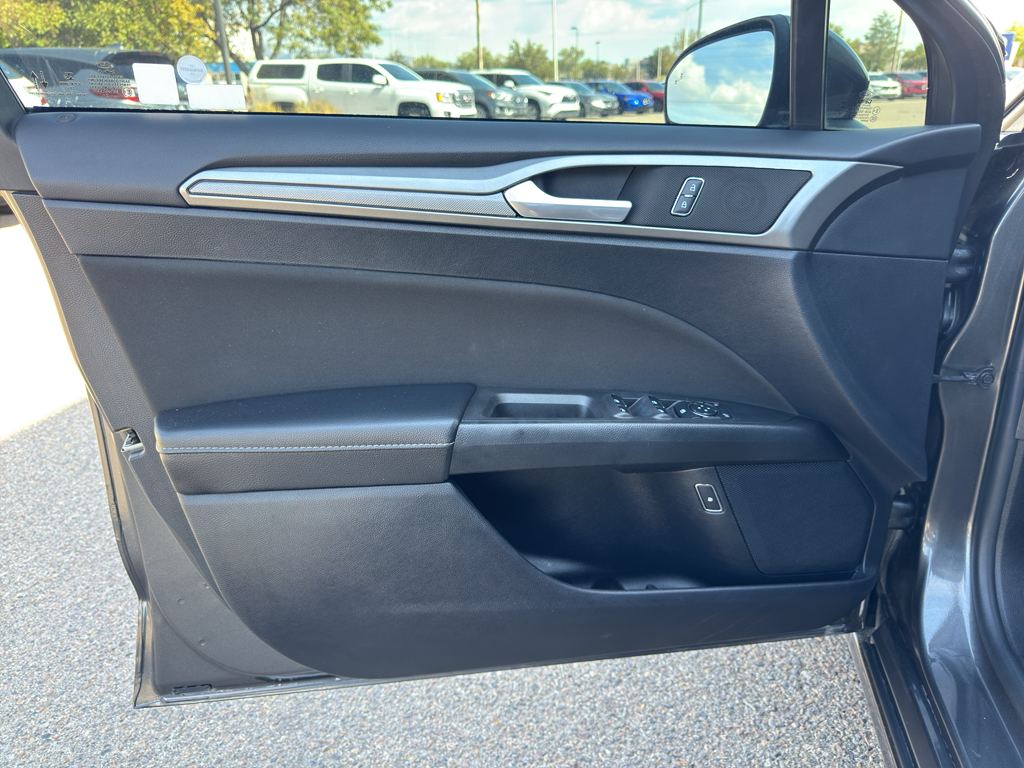 2020 Ford Fusion Hybrid SE photo 6