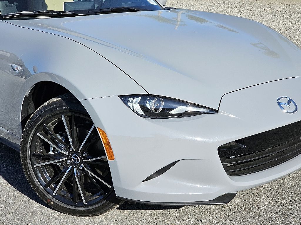 2025 Mazda MX-5 Miata Miata RF Grand Touring photo 3